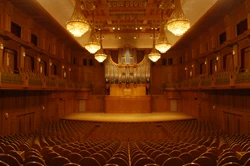 住友生命いずみホールの内観と公演のイメージ