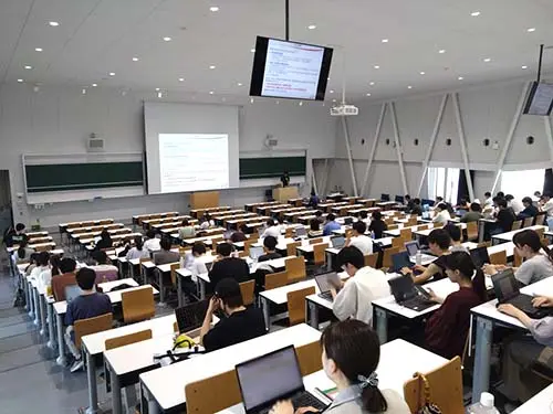 講義風景（九州大学経済学部）