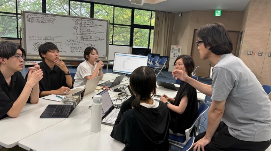 TomoWork タレント・アクセラレーター・プログラムに取り組む学生の様子